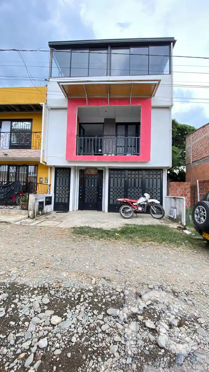 Casa de tres pisos independientes Luisa Fernanda